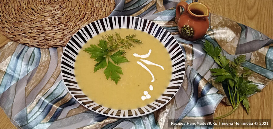 Суп-пюре из цветной капусты – фото шаг 8. Подавать суп-пюре с зеленью. Приятного аппетита!