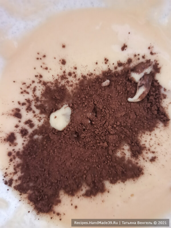 Простые быстрые кексы – фото шаг 7. В третью часть теста добавить какао-порошок