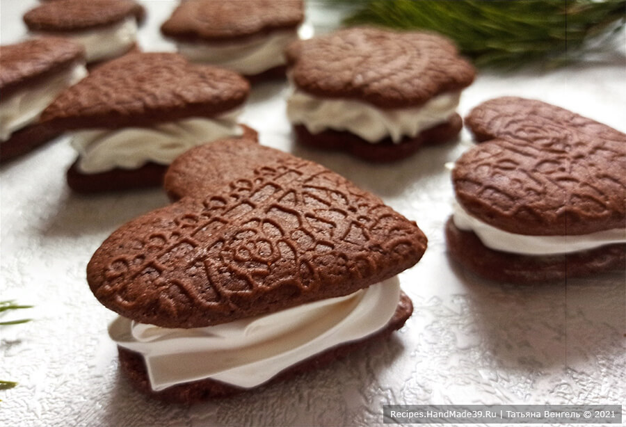 Имбирное печенье с какао – фото шаг 7. По желанию между печеньем можно отсадить домашний зефир. Приятного аппетита!