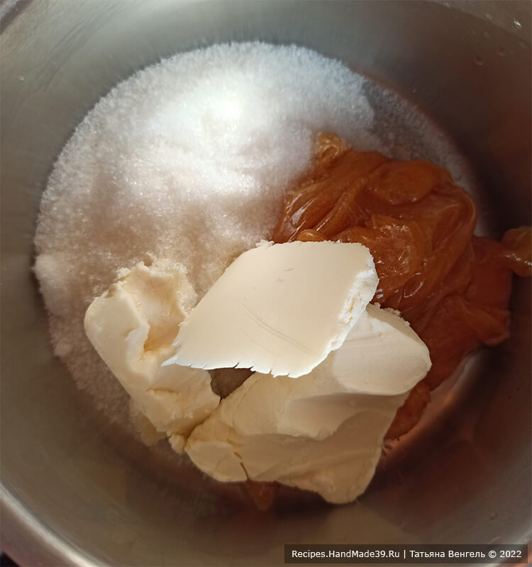 Пряники с повидлом – фото шаг 1. Соединить сахар, мёд и сливочное масло