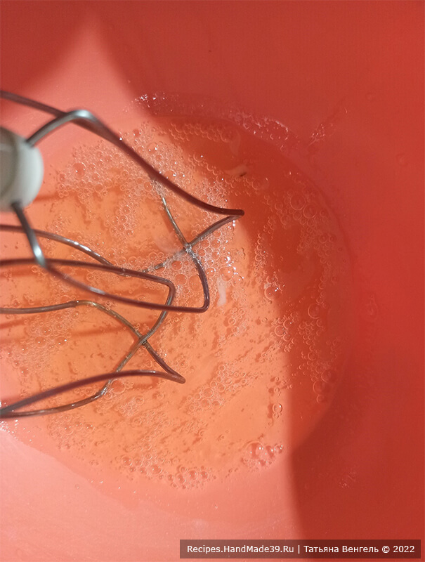 Венгерские ватрушки – фото шаг 10. Белки взбить со щепоткой соли в пену