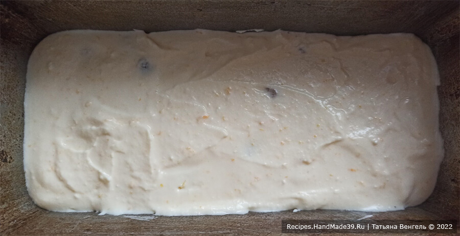 Львовский сырник – фото шаг 9. Застелить дно формы для выпечки пергаментом, смазать маслом бока и дно, выложить массу