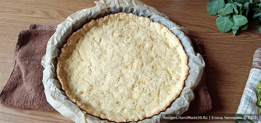 Лимонно-мятный пирог – фото шаг 9. Выпекать корж 20 минут в духовке, разогретой до температуры 200 °C