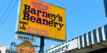 Закусочная "Barney's Beanery"