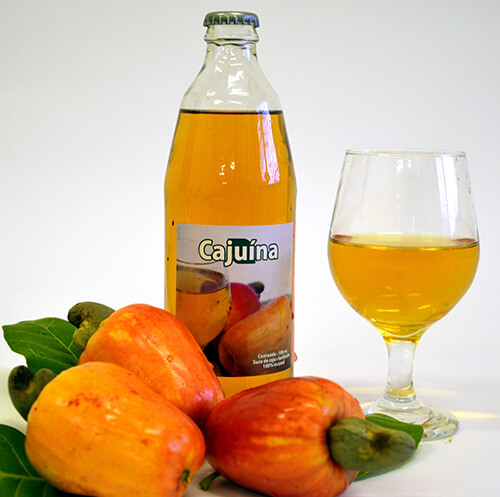 Напиток «кажуина» и плоды кешью