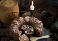Медовый пряный кекс с орехами и сухофруктами