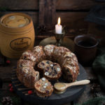 Медовый пряный кекс с орехами и сухофруктами