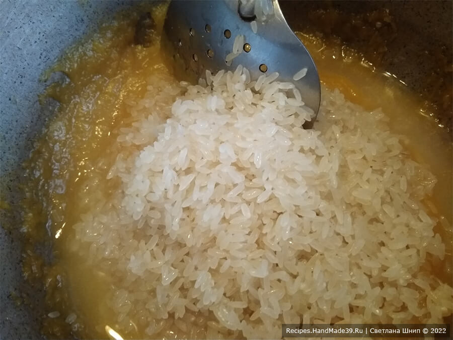 Рисовая каша с тыквой – фото шаг 4. Рис промыть, добавить в кастрюлю с тыквенным пюре