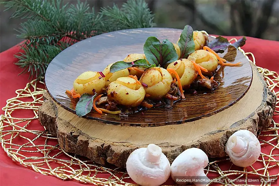 Картофельные грибочки – фото шаг 14. Подавать на овощной подложке. Оригинально и вкусно! Приятного аппетита!