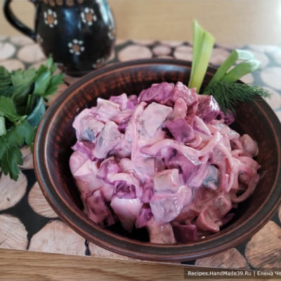 Салат из сельди со свёклой и йогуртом