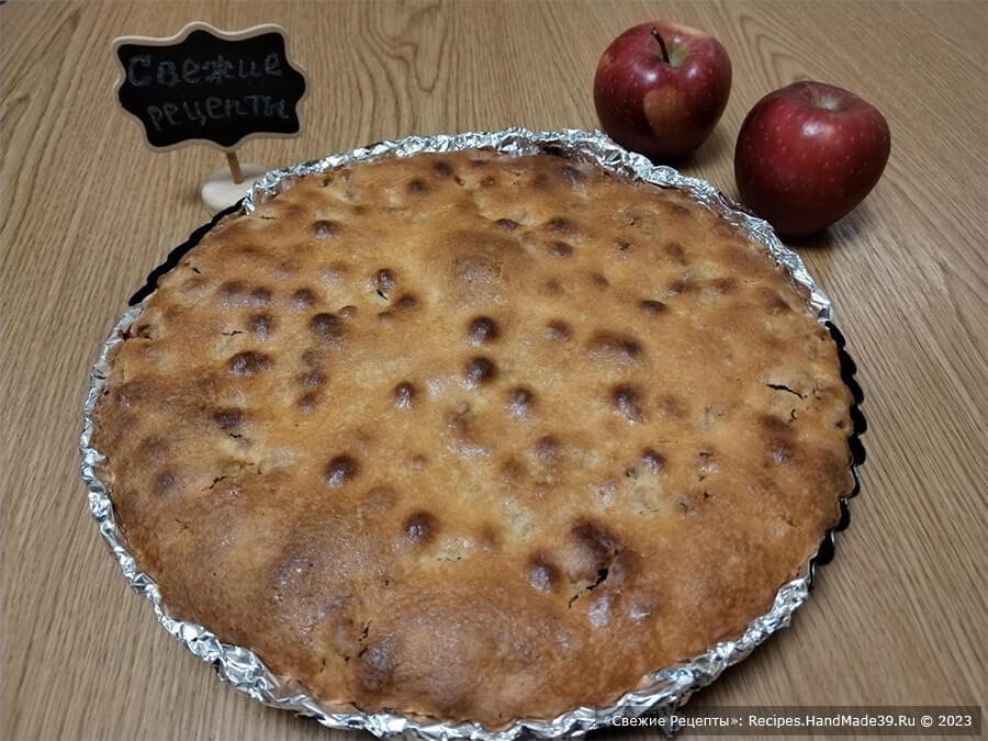Классический яблочный пирог ко Дню Пи – фото шаг 10. Выньте пирог из духовки и дайте ему остыть