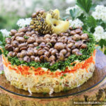 Слоёный салат с грибами и картофелем «Ёжик»