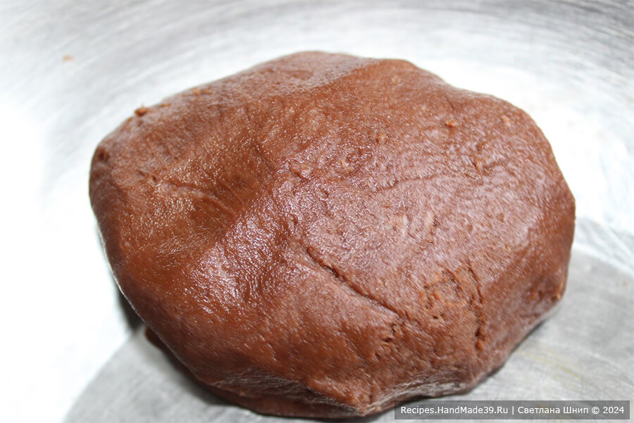 Печенье «Полешки» – фото шаг 6. Тесто накрыть пищевой плёнкой, убрать в холодильник на 10-15 минут