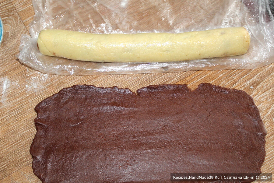 Печенье «Полешки» – фото шаг 11. Шоколадное тесто раскатать в прямоугольник 16 × 27 см