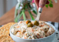 Холодная сырная закуска-намазка с оливками