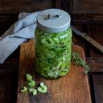 Быстро маринованный сельдерей