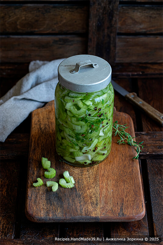 Быстро маринованный сельдерей