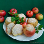 Запечённые яблоки, фаршированные мясом