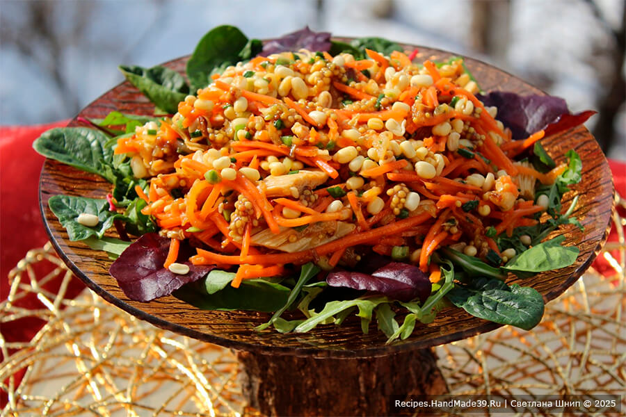 Салат из пророщенного маша с морковью по-корейски