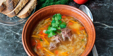 Щи с говядиной и свежей капустой