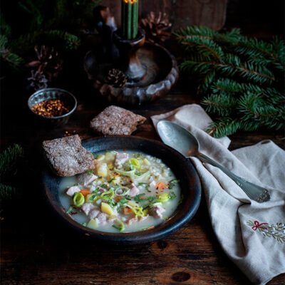 Густой суп с перловкой и грудинкой